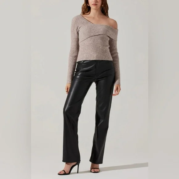 ASTR Assymetric Foldover One Shoulder Rib Sweater - Picture 6 of 12